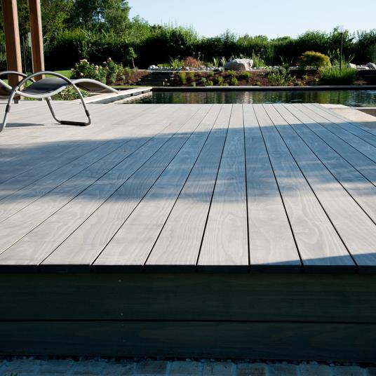 Accoya Terrassendiele vergraut